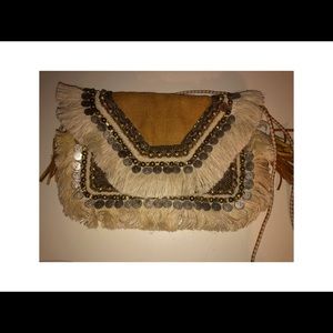 SHASHI Leela Clutch in color neutral